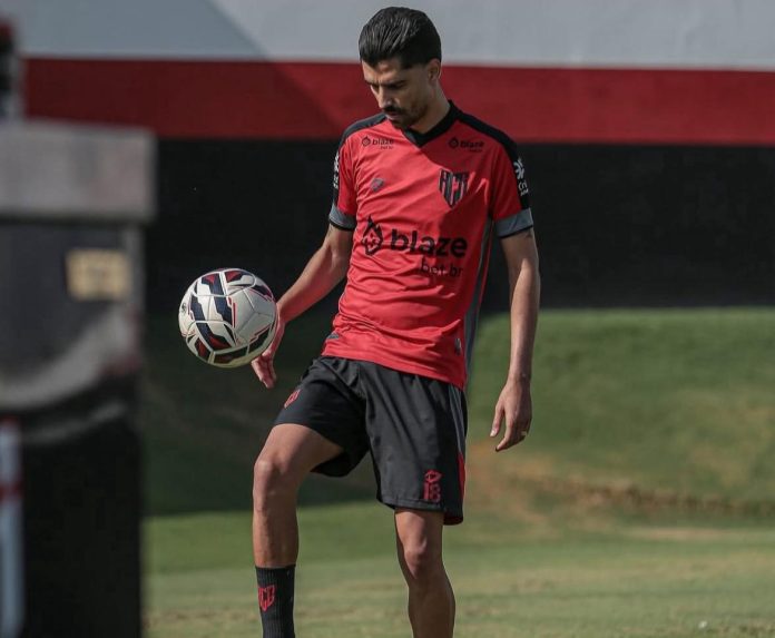 Jorginho, meia do Atlético GO em 2025